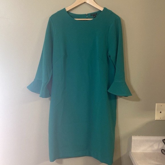 Ann Taylor Long Sleeve Green Dress with Fluted Sleeves - Picture 5 of 9
